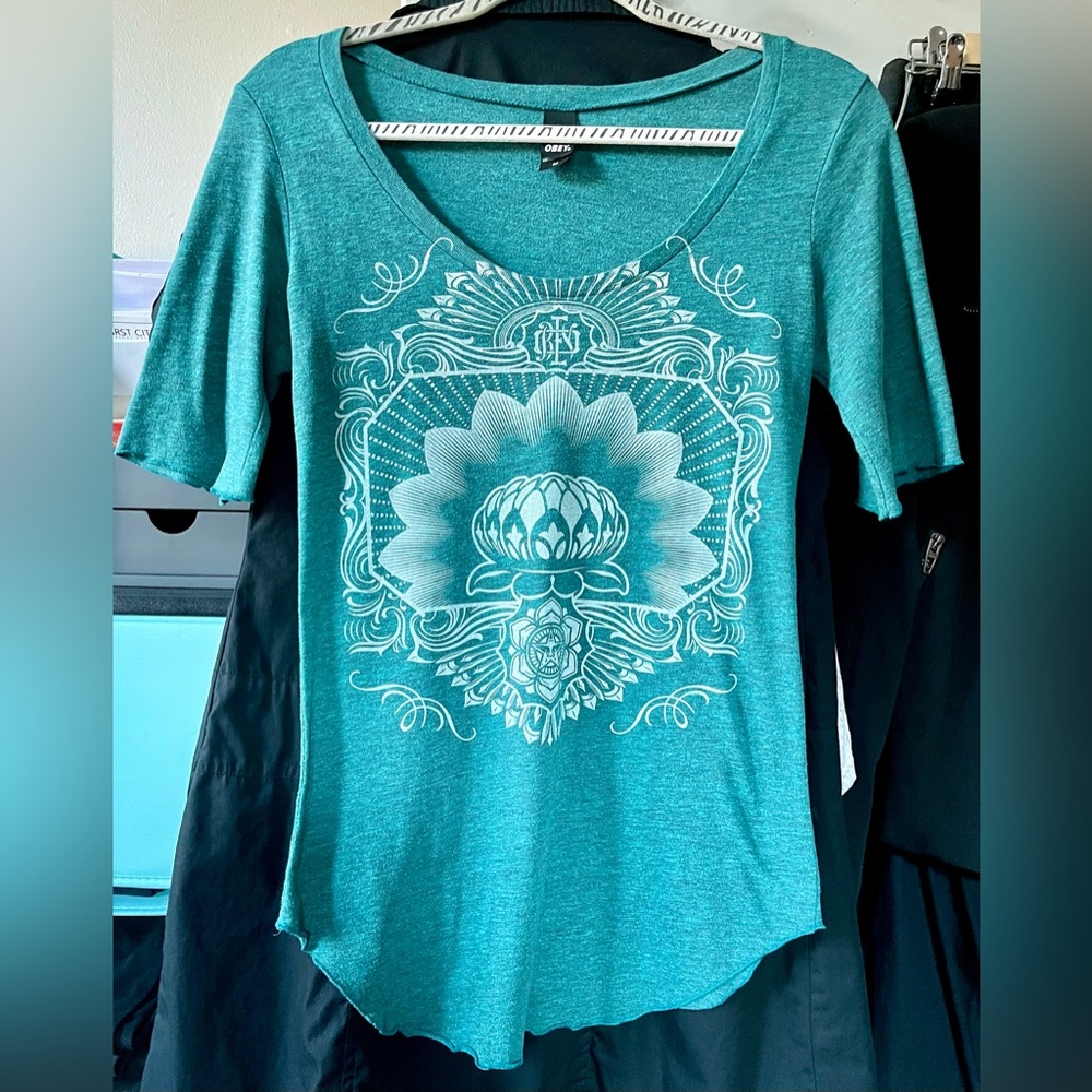 OBEY White Lotus Teal Fitted Shirt RARE•Scoop-Neck Half-Sleeve•Small (Med-Jr’s)